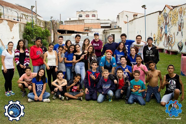 O projeto Danada de Lata realiza, desde 2013, atividades com alunos da rede pública de ensino.