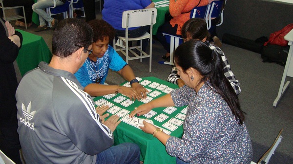 O Librário é um jogo de pares de cartas, contendo os sinais da Libras, palavras em Português e imagens.