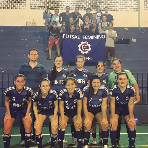 A equipe de futsal feminino da Unifei que participou dos JUMs 2017 obteve o quinto lugar.