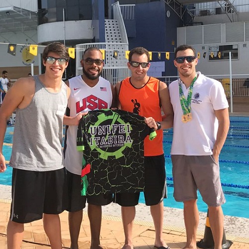 Da esquerda para a direita, Vitor Reis, Kelvim Almeida, Augusto Rossi e Arthur Rossi, alunos que representaram a Unifei de Itabira na natação durantes os JUMs 2017.